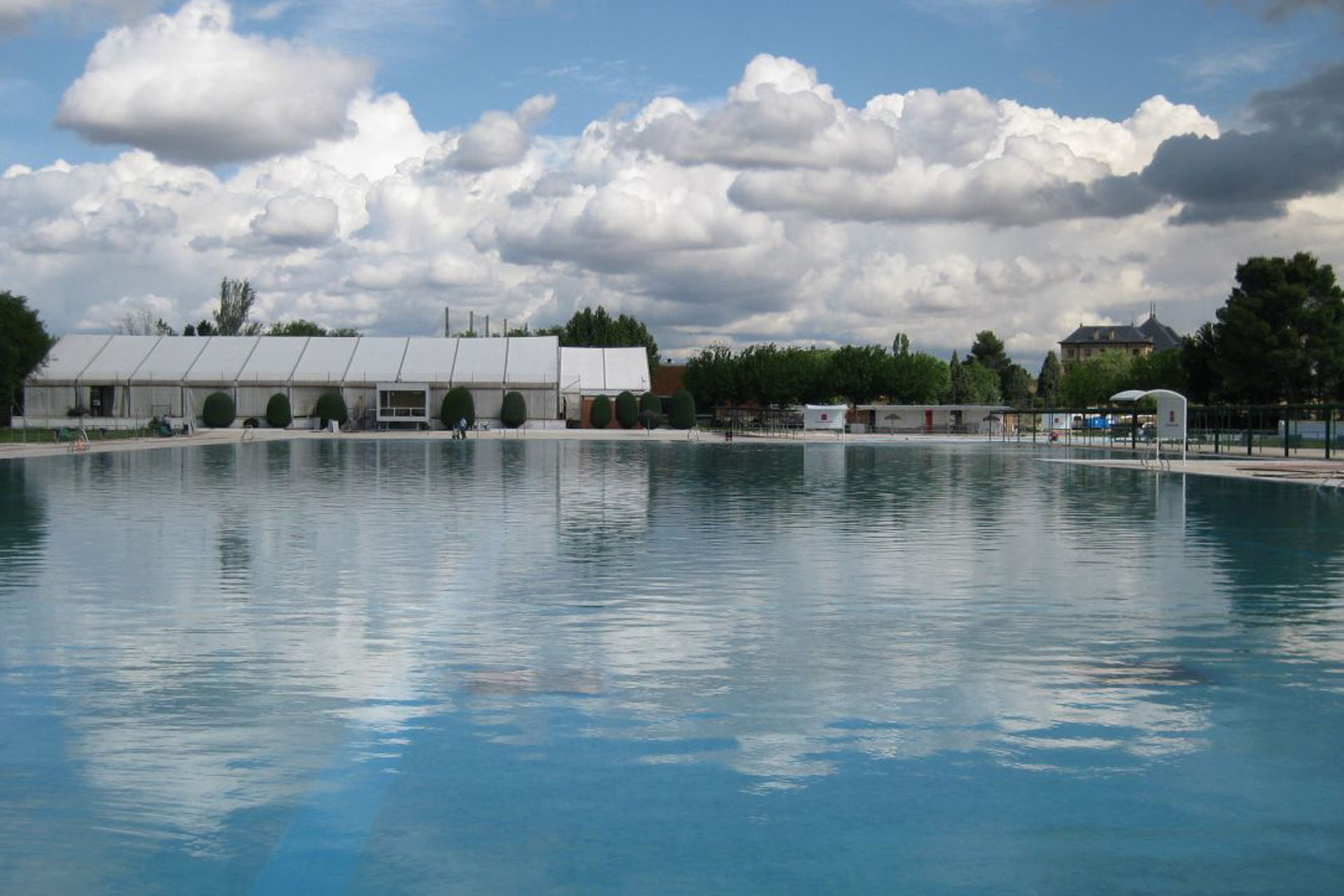La Piscina del Parque Sindical, icono del verano en Madrid 1 Piscina del Parque Sindical