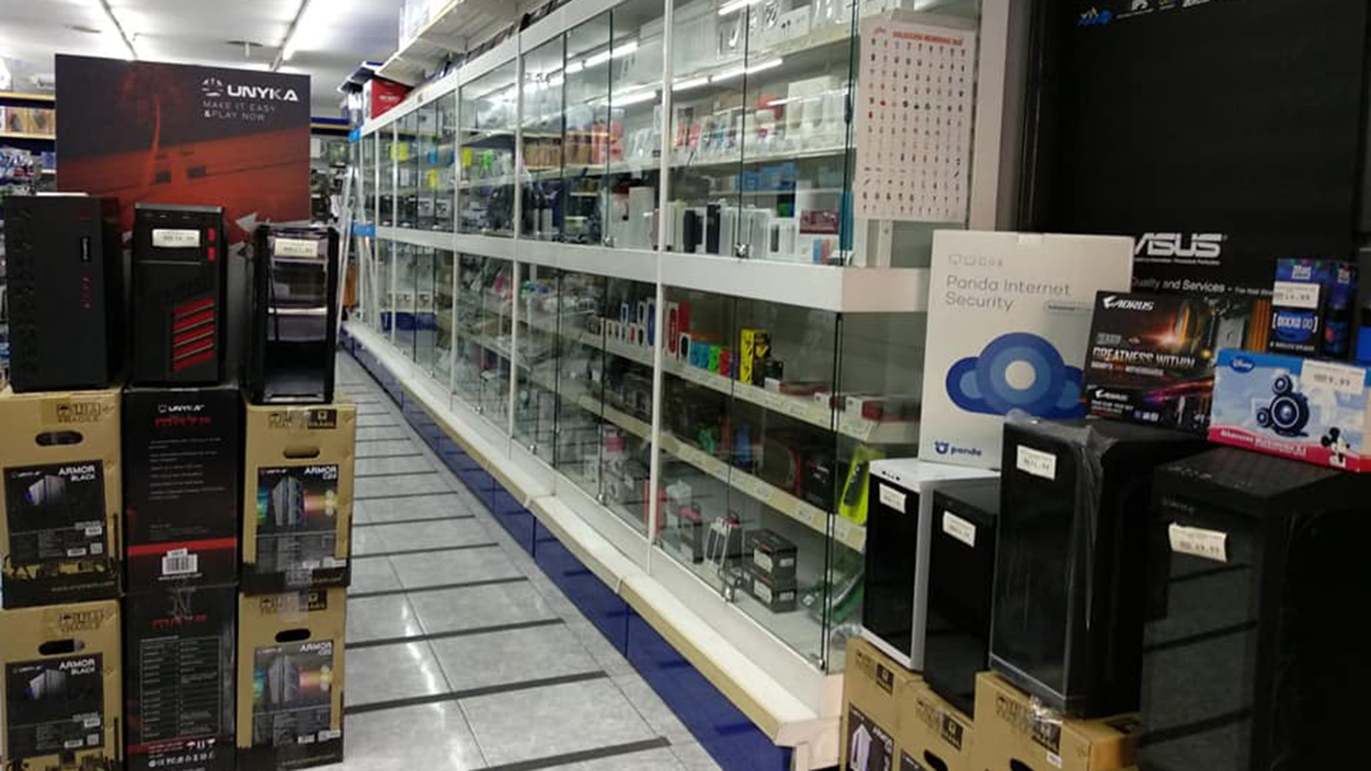Efecto 2000, la tienda de informática y gaming de toda la vida 2 Efecto 2000