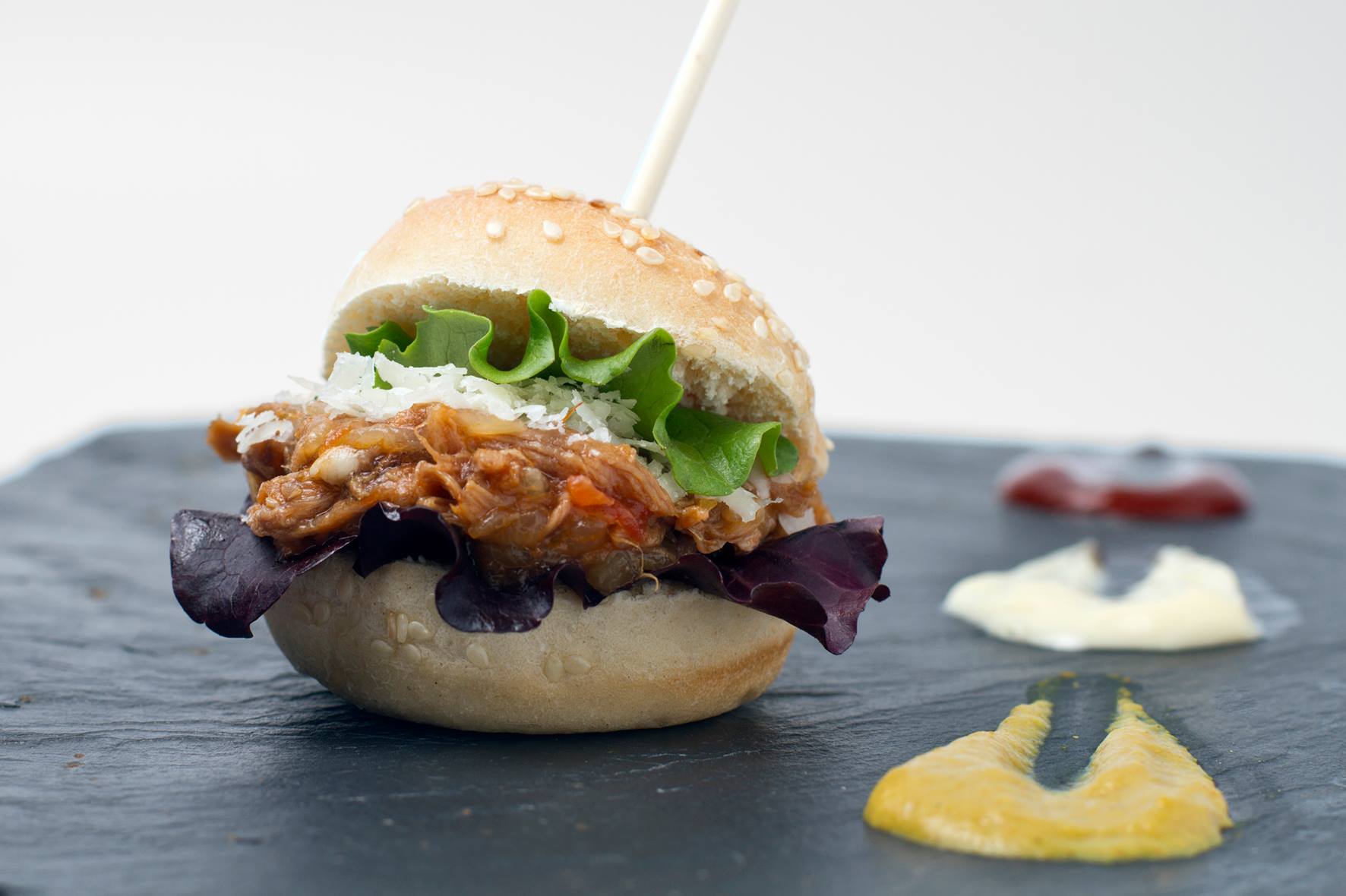 MINIHAMBURGUESA DE CARNE MECHADA de Como Vaca sin Cencerro Hispanocubana