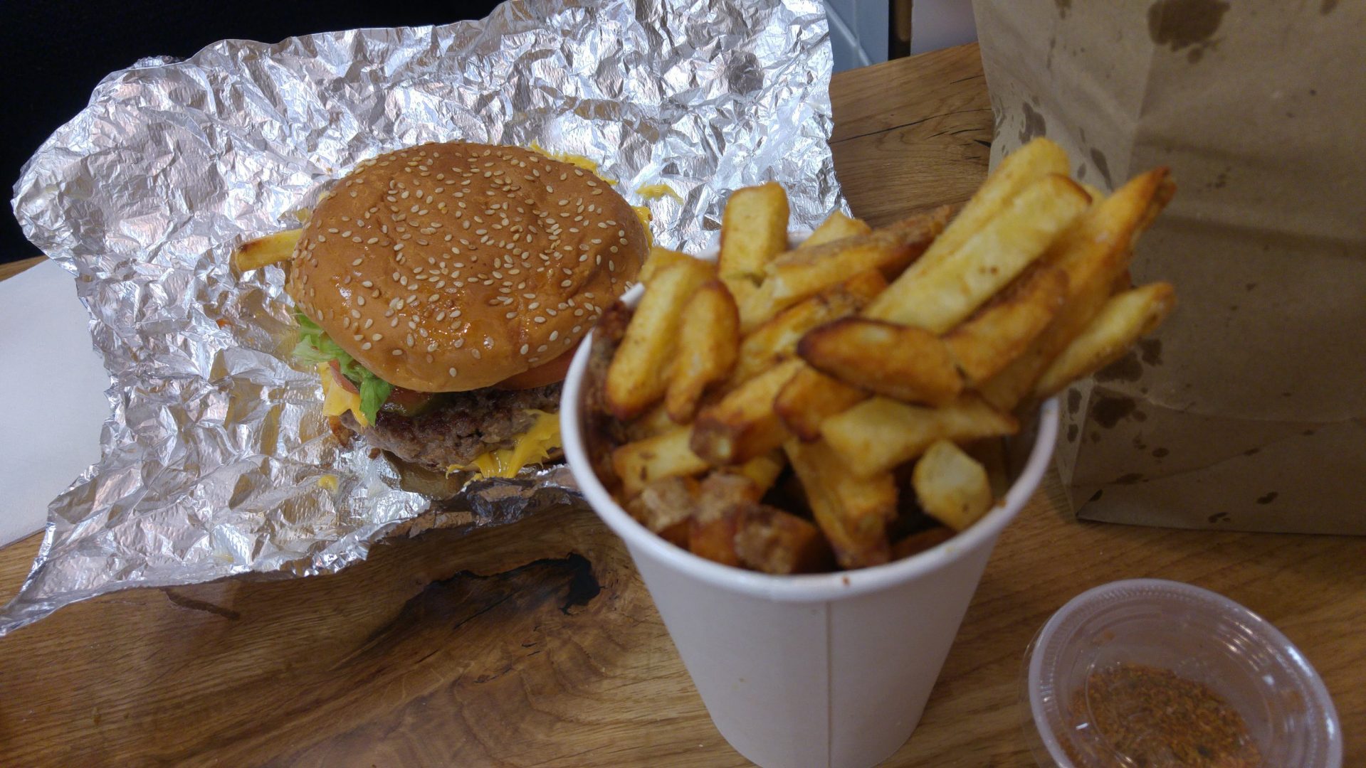 Five Guys, quizás las mejores hamburguesas fast de Madrid 3 Five Guys
