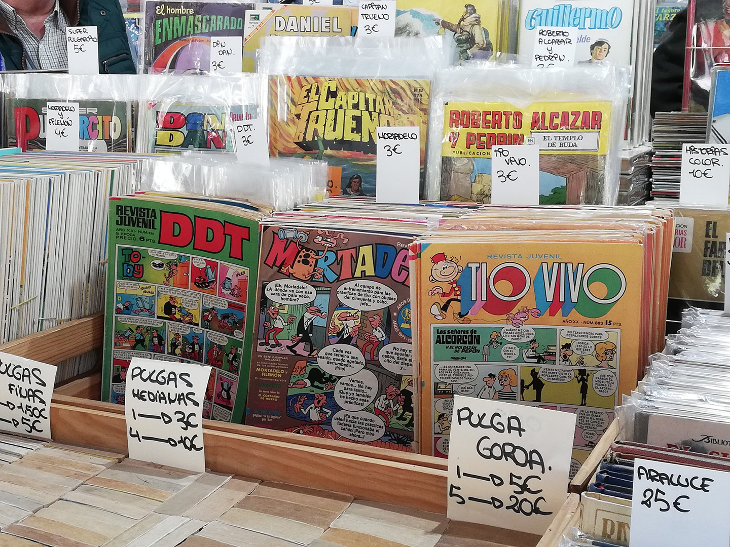 Feria del Libro Antiguo y de Ocasión: la primavera llena el Paseo de Recoletos de miles de libros llenos de historia pero muy vivos 4 Feria del Libro Antiguo y de Ocasión