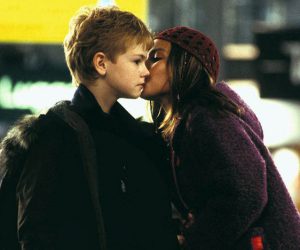 Thomas Brodie Sangster y Olivia Olson en Love Actually ampliacion