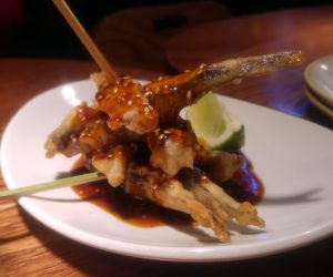 Yakitoro Boquerones fritos en tempura con aderezo de ñoras dulces