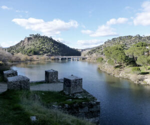 Embalse de Picadas: un remanso de paz en el verano donde disfrutar de deportes acuáticos, pesca o rutas por sus pinares