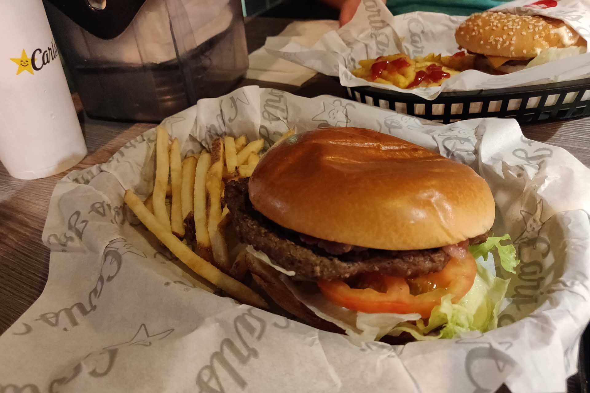 Carl's Jr, más hamburguesas fast pero good 2 Carl's Jr