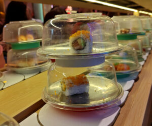 Kintaro, buffet kaiten con una cinta doble y más de 100 platos de sushi y comida asiática