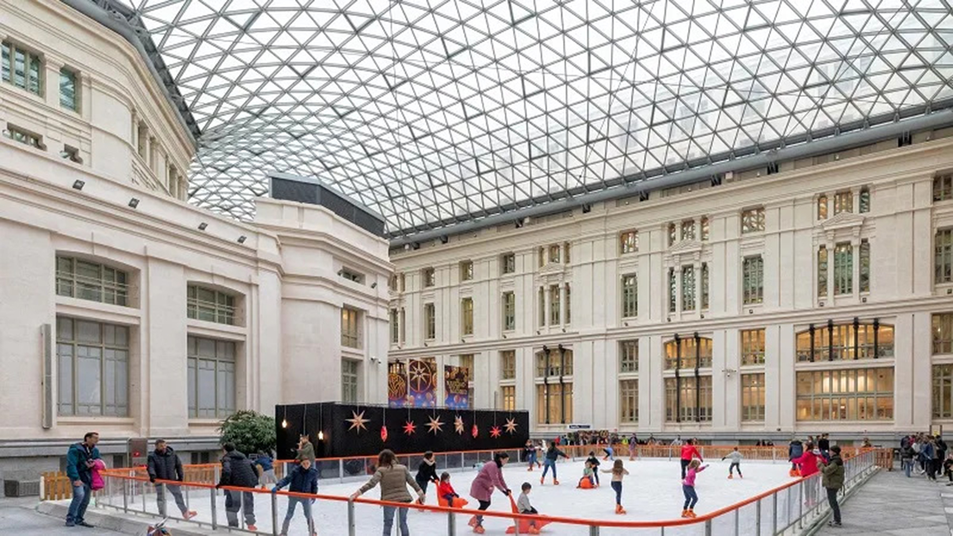 La pista de hielo del Matadero, y también la de Cibeles 3 Pista de hielo del matadero
