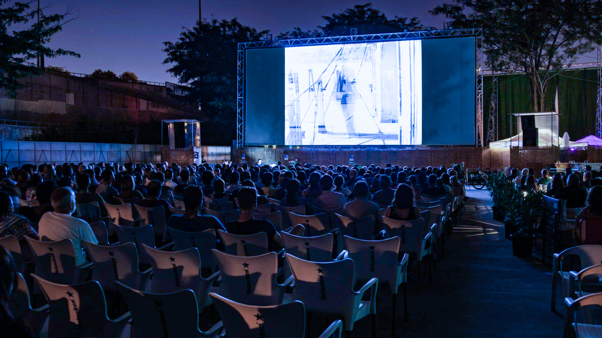 Fescinal 2024, vuelve el cine de verano de La Bombilla 1 Fescinal 2024 cine de verano de La Bombilla