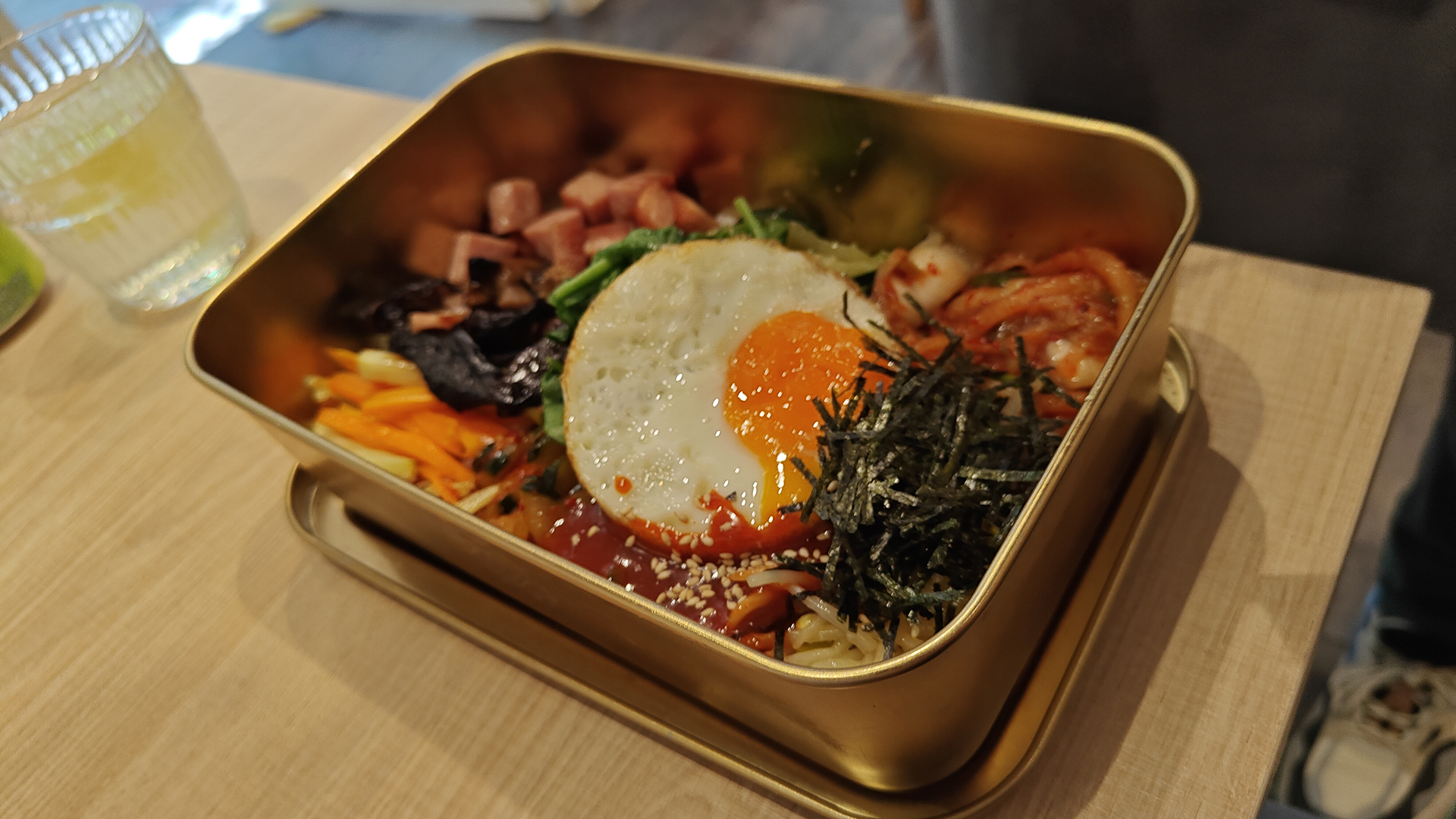 Chikinmos hace mucho más que un sabroso pollo frito coreano 6 chikinmos Bibimbap