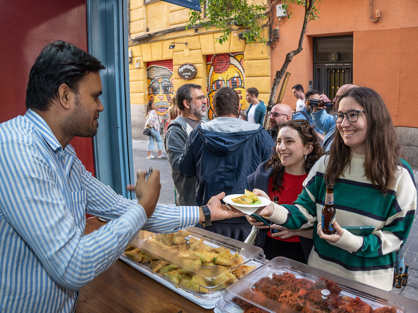 Tapapiés vuelve a Lavapiés: la ruta de tapas más popular, variada, y multicultural de Madrid 2 Tapapies 23 Ambiente 32