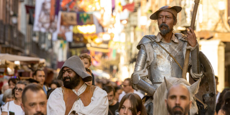 El Mercado Cervantino de Alcalá de Henares: un viaje en el tiempo al Siglo de Oro durante una Semana Cervantina llena de planes