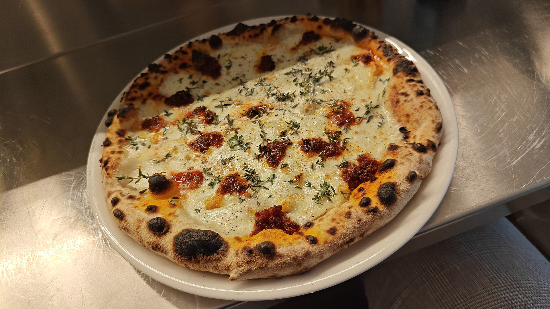 Parking Pizza para disfrutar de deliciosas pizzas napolitanas en Madrid 1 Parking Pizza 2