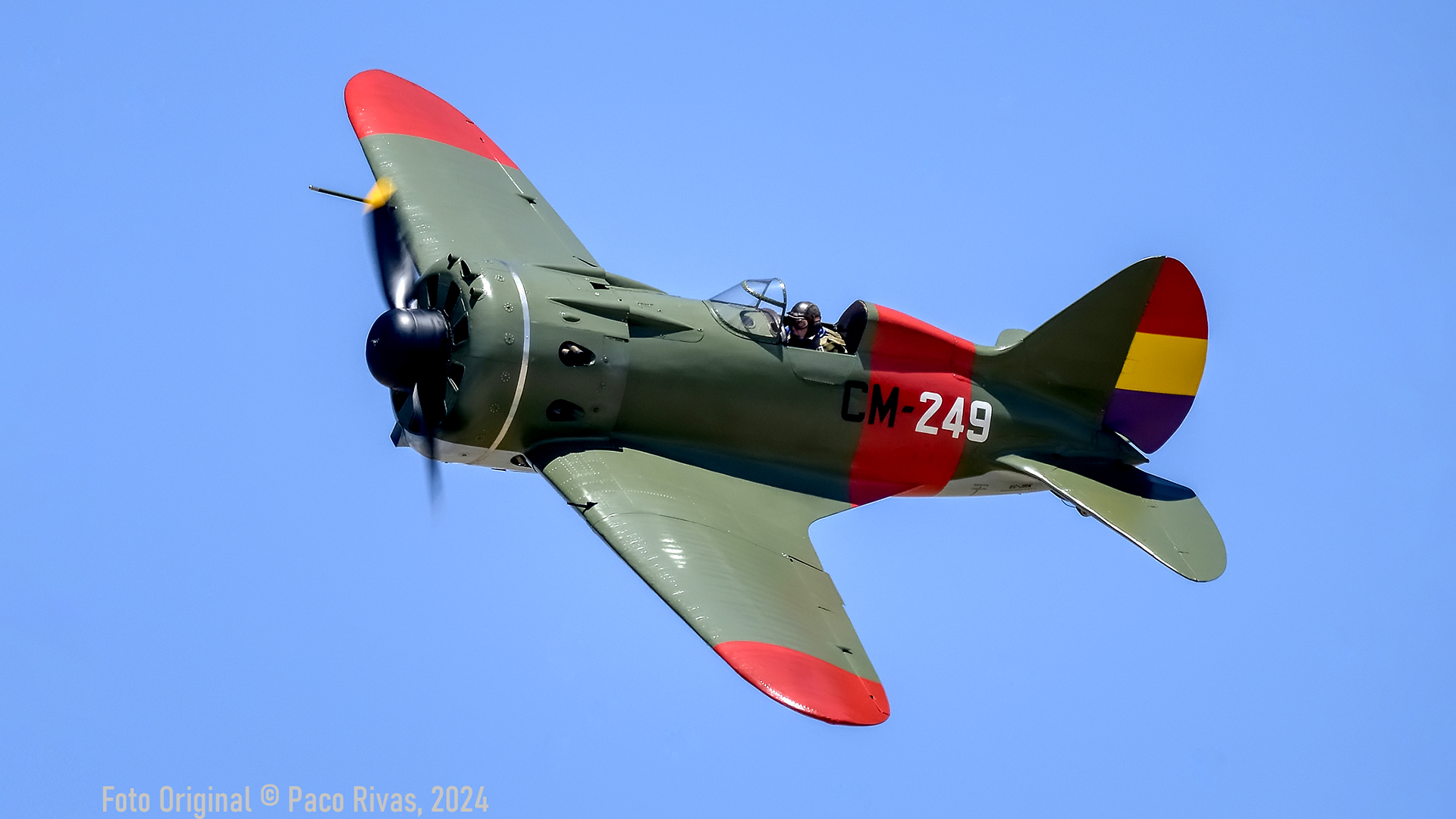 Exhibición de vuelo de aviones clásicos de la Fundación Infante de Orleans en Cuatro Vientos 1 Exhibición de vuelo de aviones clásicos en Madrid