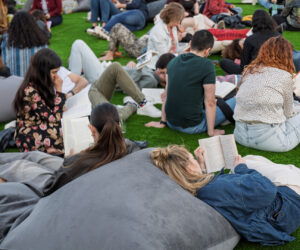 Meet & Read en Matadero: el Día del Libro se celebra con placer en una gran fiesta de la lectura compartida