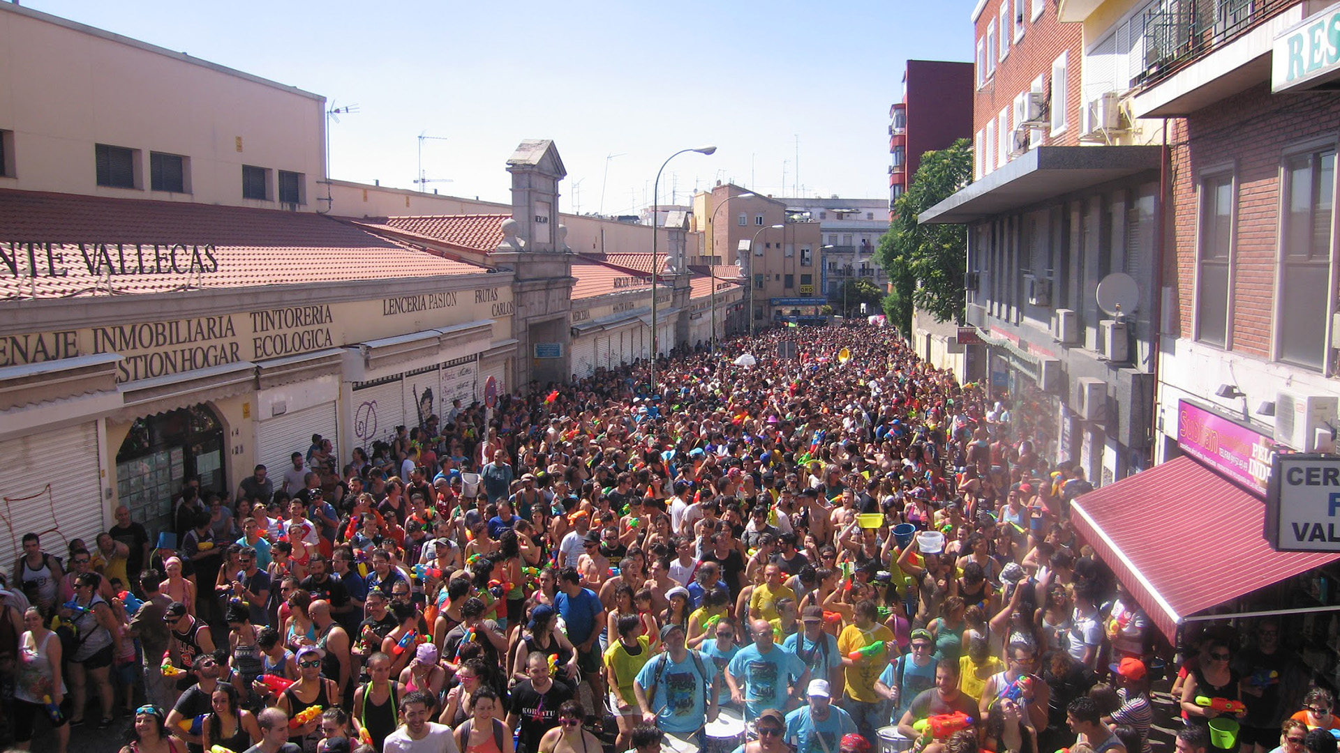 Batalla Naval de Vallekas 2025: mojarse por una vivienda digna y asequible 2 Batalla Naval de Vallekas 1