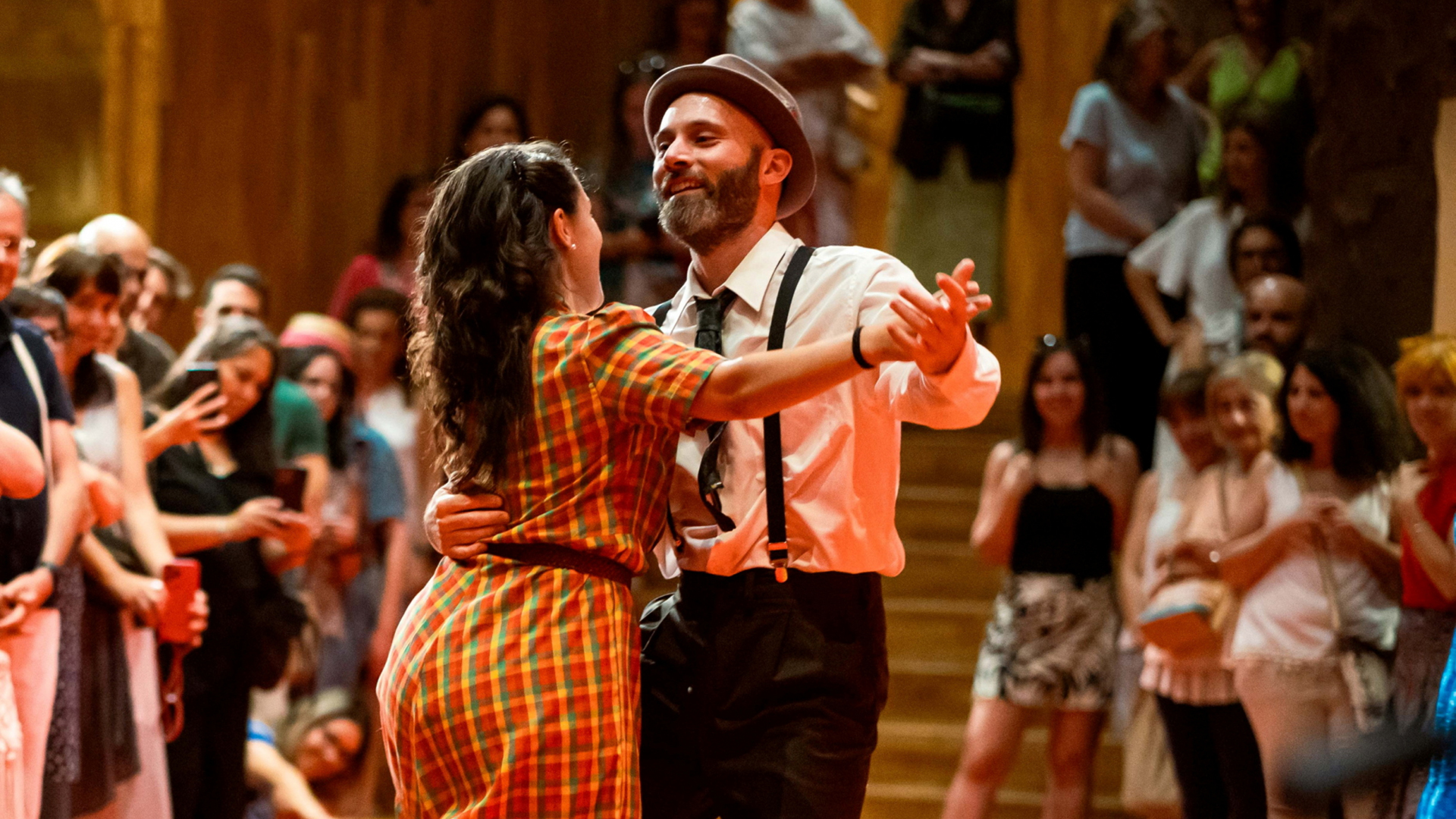 Las Noches de verano del CaixaForum se llenan de magia, circo, swing y danza 2 Noches de verano del CaixaForum
