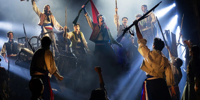 ‘Los Miserables’ es uno de los mejores musicales de Madrid: pasión, esperanza y revolución en el Teatro Apolo