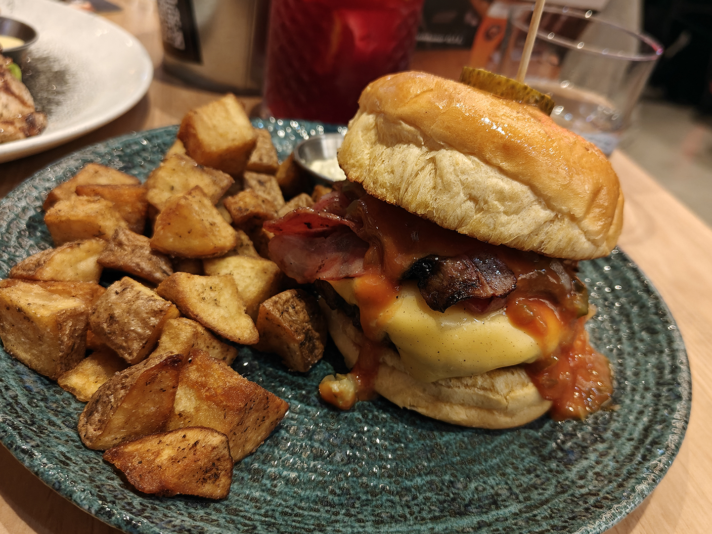 Trujillo Burgers Valdebernardo te invita a viajar disfrutando de sus hamburguesas 3 Trujillo Burgers