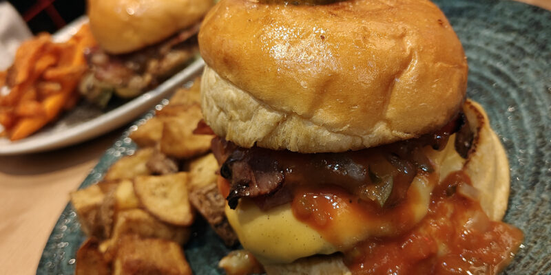 Trujillo Burgers Valdebernardo te invita a viajar disfrutando de sus hamburguesas