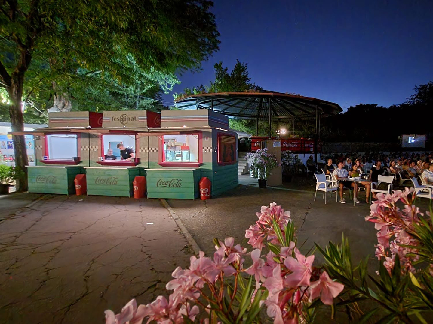 El Cine de verano de La Bombilla: la opción más popular para disfrutar las mejores películas las noches al fresco 4 Cine de Verano de La Bombilla Fescinal