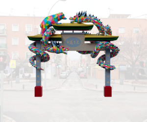 Un oso y dos dragones en un paifang: así es la escultura de Okuda San Miguel para el nuevo arco chino de Usera
